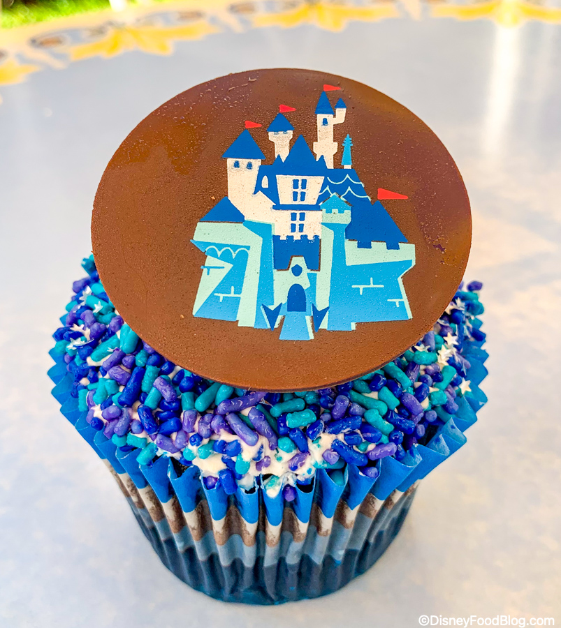 Birthday Cake - Picture of Disneyland Hotel, Chessy - Tripadvisor