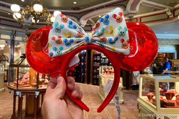POPCORN SCENTED Minnie Ears Arrive In Disney World 🍿 | the disney food blog