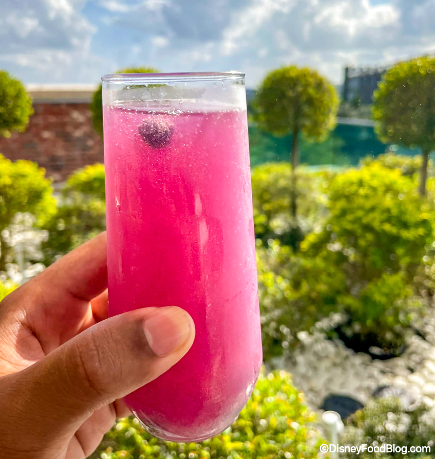 There's ANOTHER Insta-Worthy ✨ Edible Glitter ✨ Cocktail in Disney World