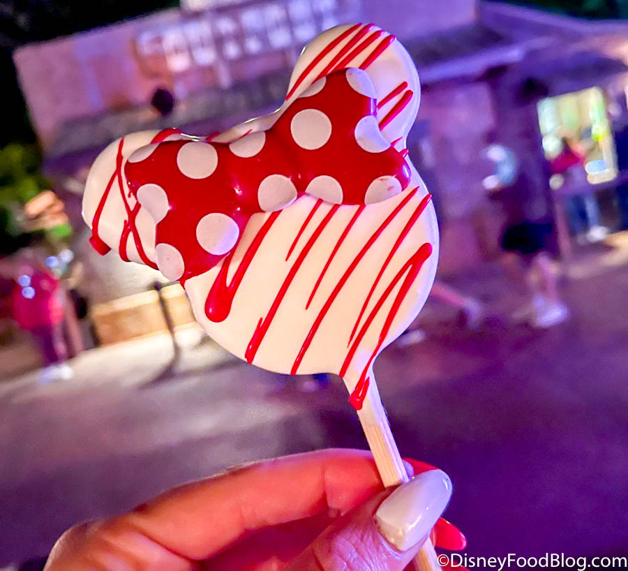 Disney Learn to Make a Minnie Mouse Cake Pop | the disney food blog