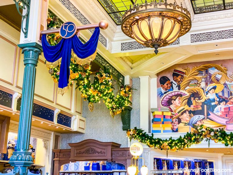 What's New at Magic Kingdom: Holiday Decorations Are Up and Modified ...