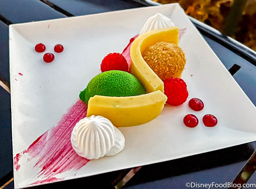 https://www.disneyfoodblog.com/wp-content/uploads/2022/01/2022-wdw-epcot-festival-of-the-arts-opening-day-deconstructed-dish-booth-deconstructed-key-lime-pie-3.jpg