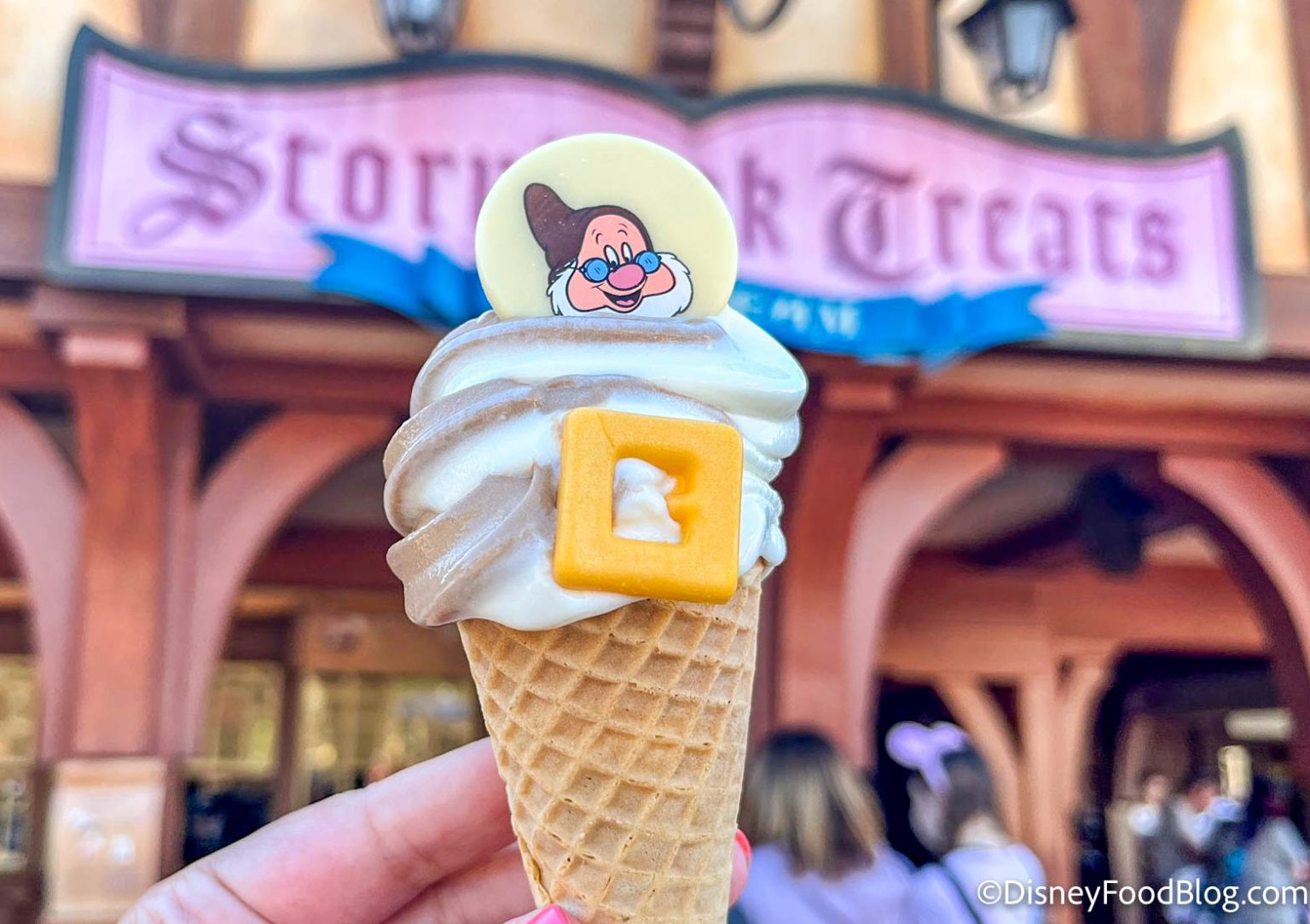 a-popular-magic-kingdom-treat-is-currently-missing-the-disney-food-blog