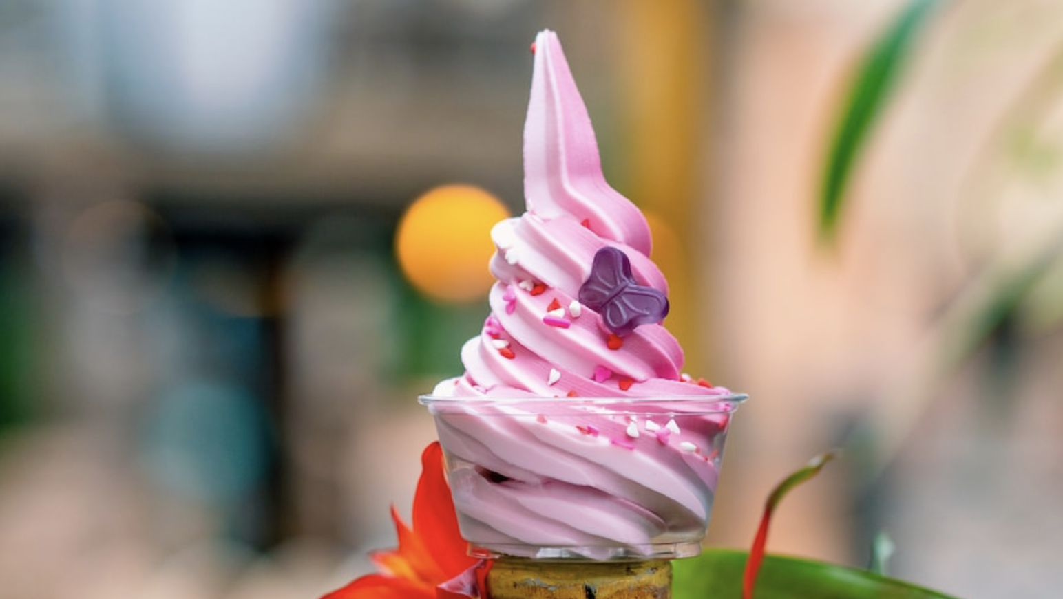 https://www.disneyfoodblog.com/wp-content/uploads/2022/02/2022-dlr-disneyland-park-valentines-day-treat-snack-the-tropical-hideaway-valentine-swirl-dole-whip.png