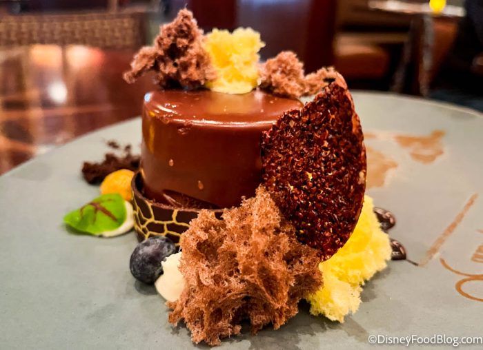 https://www.disneyfoodblog.com/wp-content/uploads/2022/02/2022-wdw-dak-tiffins-restaurant-review-dessert-50th-celebration-chocolate-gateaux-2-700x508.jpg