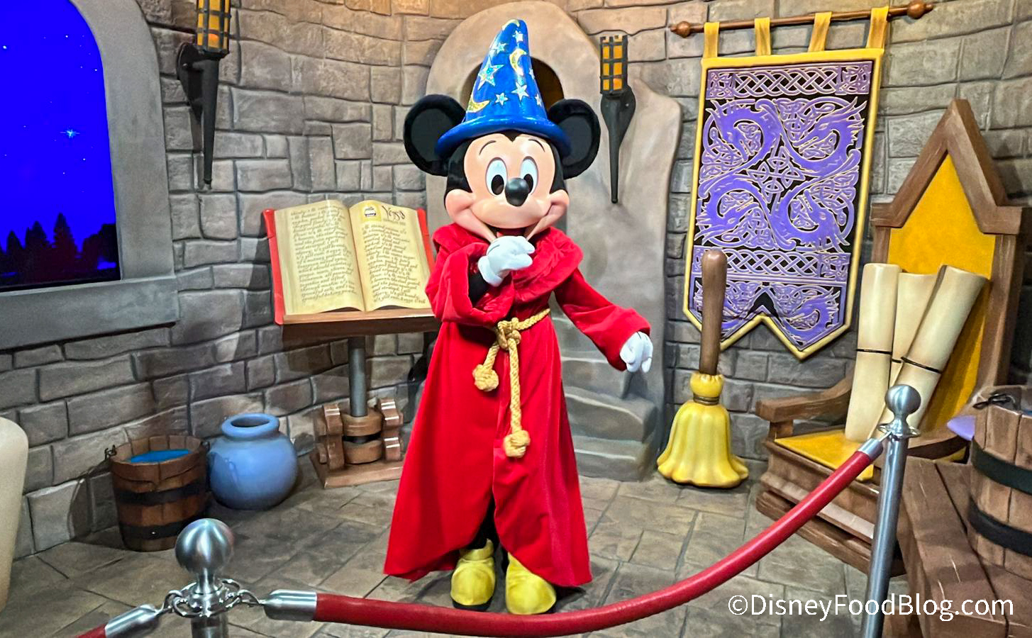 PHOTOS: Another Mickey Mouse Meet-and-Greet Has Returned to Disney ...