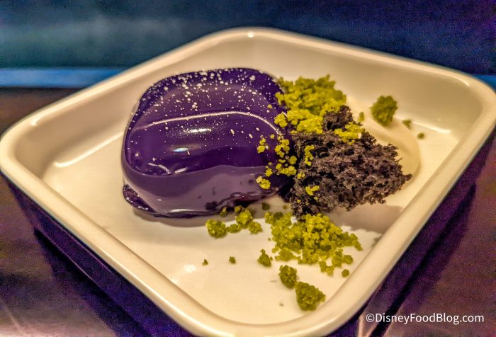 https://www.disneyfoodblog.com/wp-content/uploads/2022/02/2022-wdw-star-wars-hotel-galactic-starcruiser-media-preview-crown-of-corellia-dining-room-blue-bantha-milk-fruit-whip-dessert-2-700x476.jpg