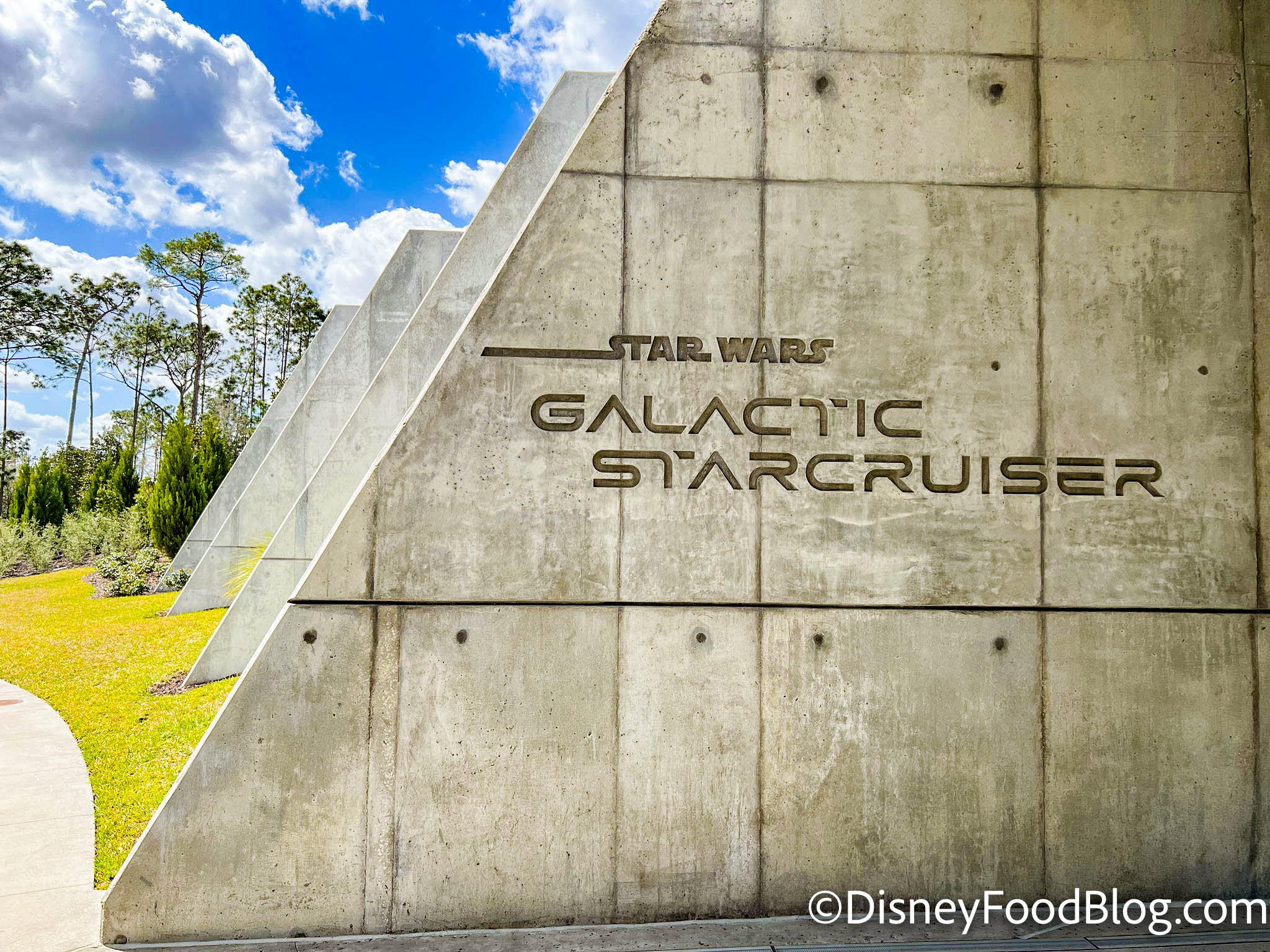 Disney World Star Wars Hotel -- Galactic Starcruiser the disney food blog
