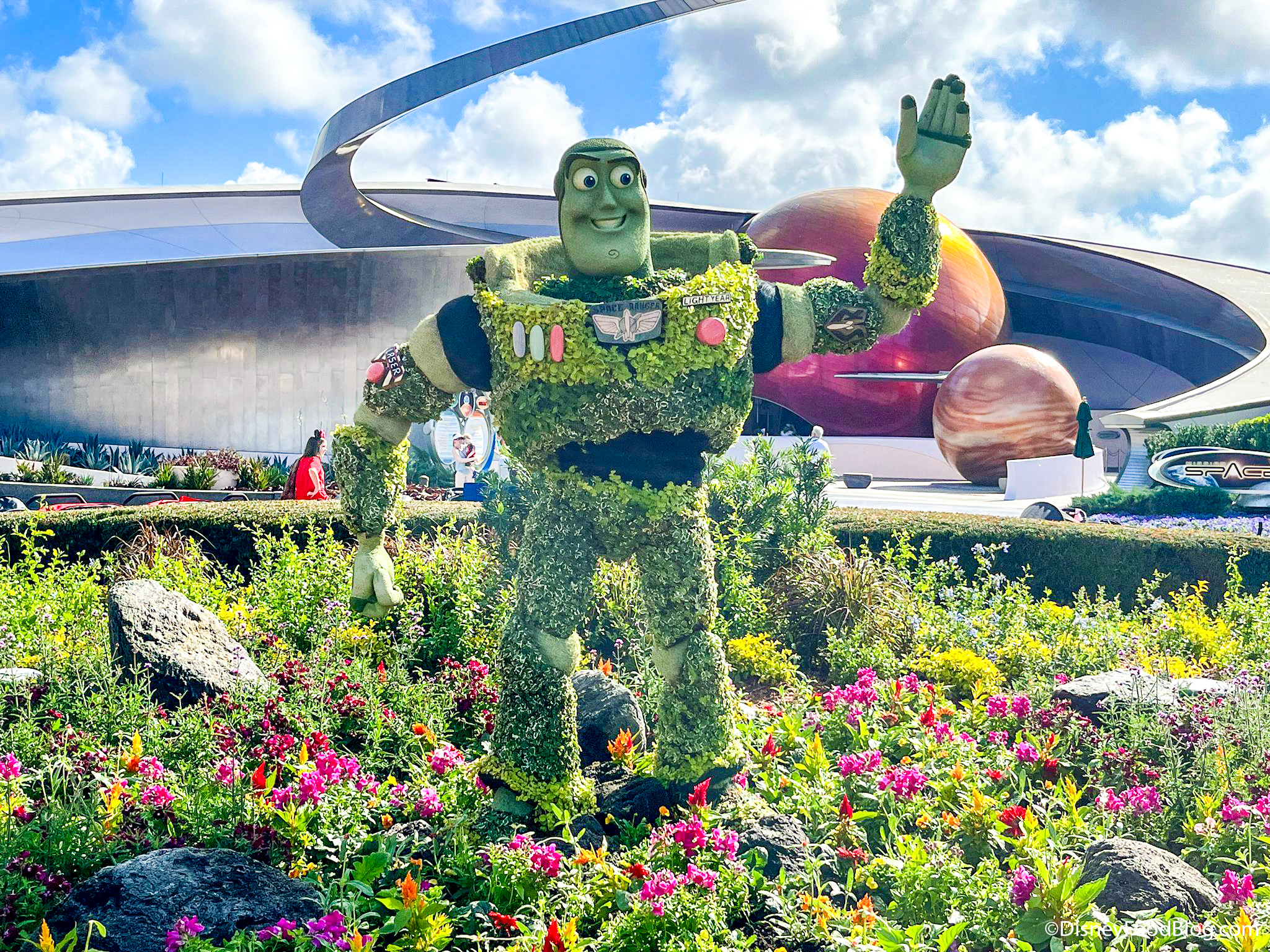 https://www.disneyfoodblog.com/wp-content/uploads/2022/02/buzz-lightyear-topiary-mission-space-epcot-flower-and-garden-1.jpg