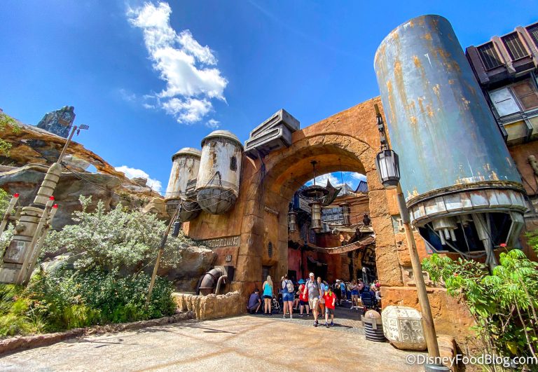 Star Wars: Galaxy's Edge in Walt Disney World and Disneyland | the ...