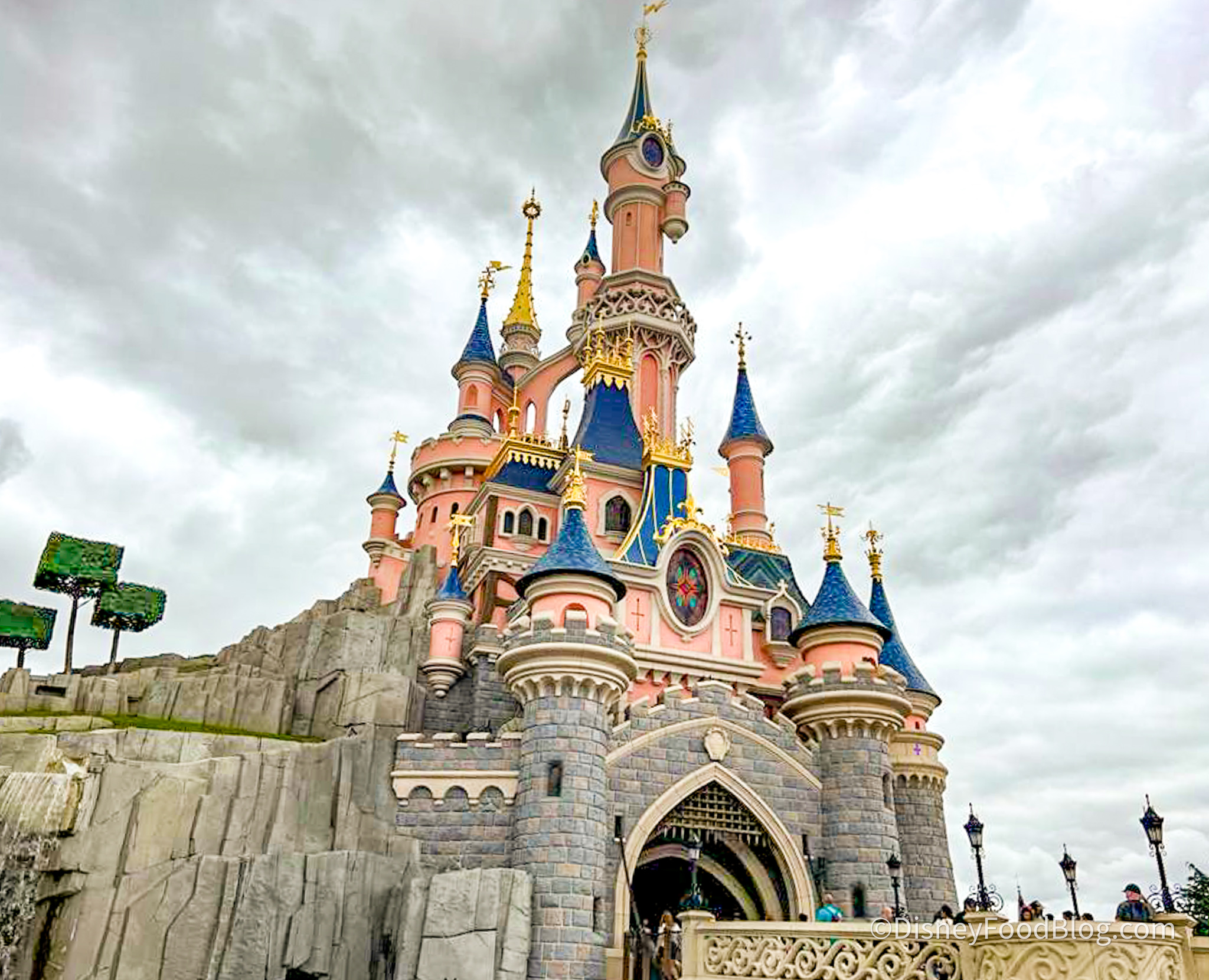 First Timer's Guide to Disneyland Paris: Tips for American Visitors - Trips  With Tykes