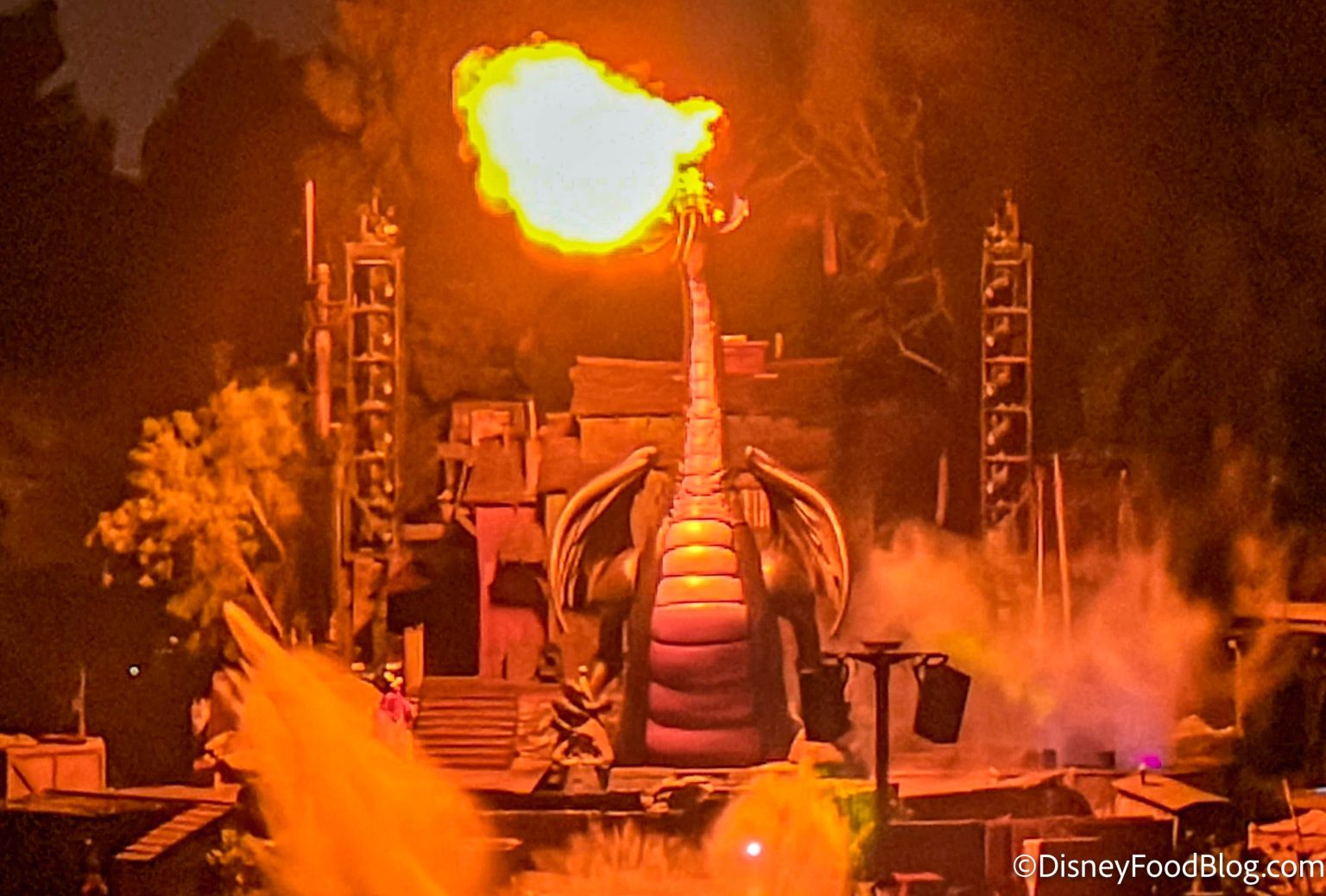 Fantasmic! Dining Package in Disneyland — A Complete Guide | the disney