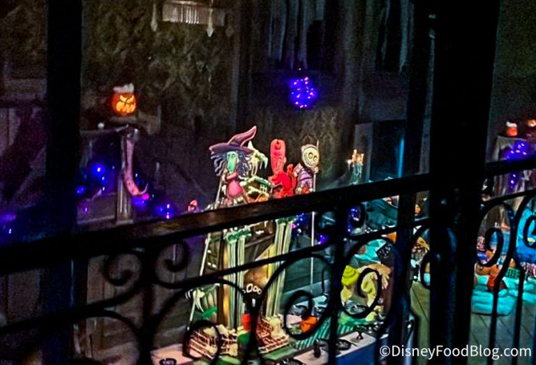 Hang On to Your HEAD! The New Haunted Mansion Holiday Gingerbread House ...