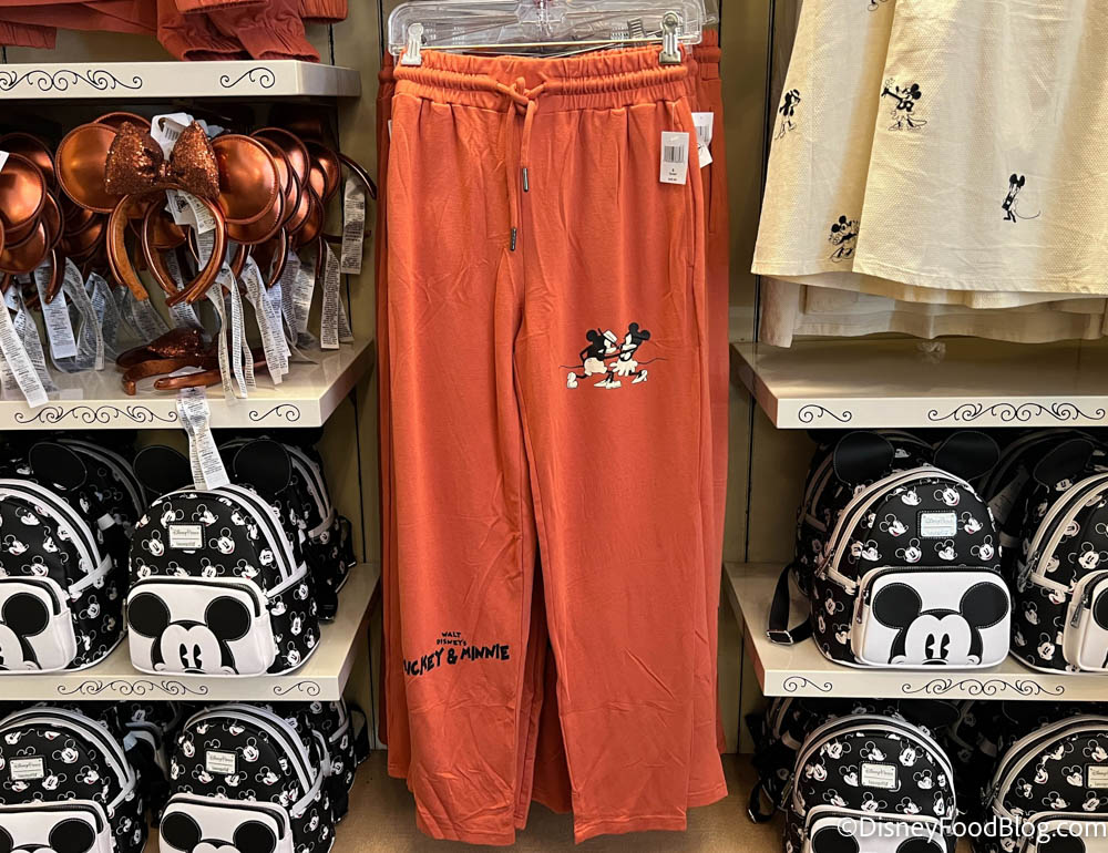 2022-dlr-disneyland-what's new-emporium-new mickey mouse collection-black- sweatpants 