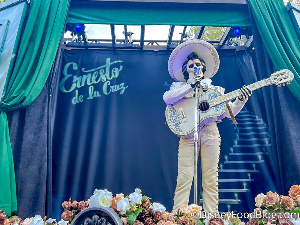 VIDEO: 'Coco' Villain Ernesto de la Cruz Makes His Debut at Oogie Boogie  Bash at Disneyland Resort | the disney food blog