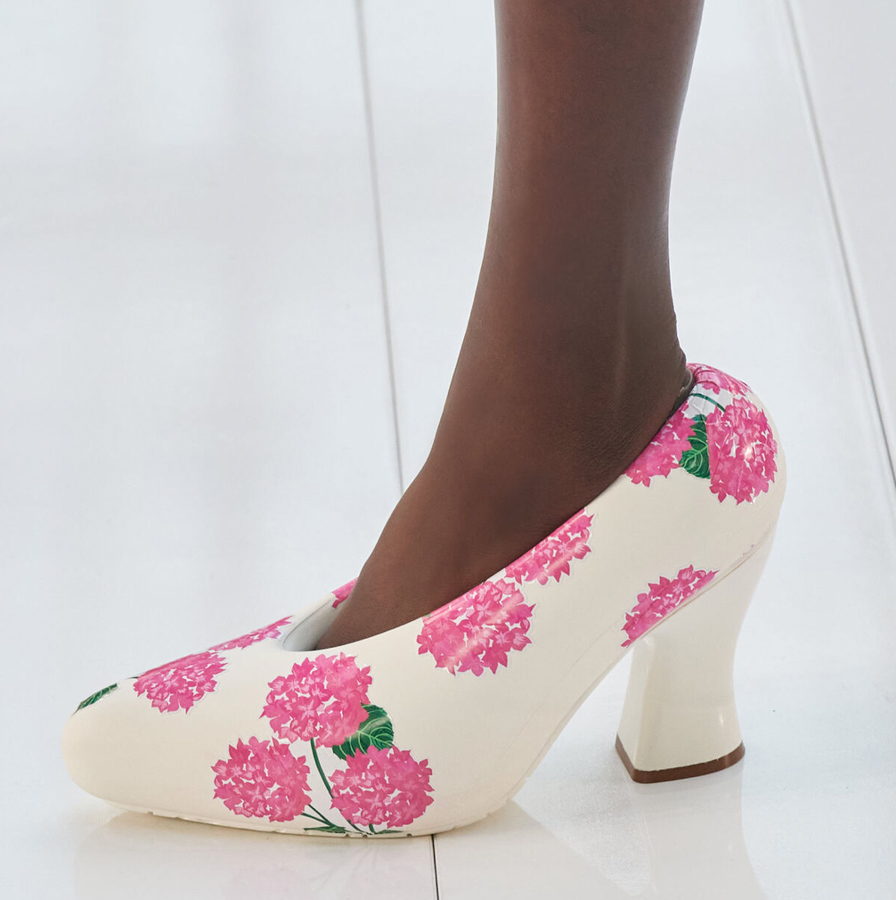 Daisy duck heels