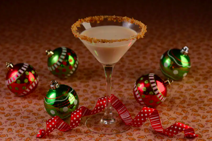 https://www.disneyfoodblog.com/wp-content/uploads/2022/11/2022-wdw-disney-resort-hotels-gingerbread-martini-700x466.png