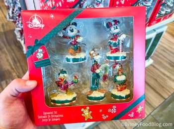 What's New at Disney Springs: A FANCY (But Tiny) Santa Cake! | the ...