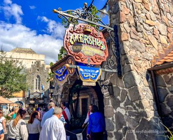 FULL REVIEW: Akershus Royal Banquet Hall Princess Character Dining in ...