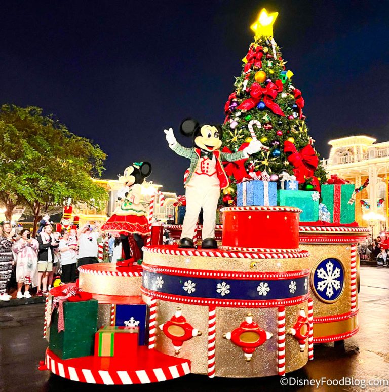 ALL of the Entertainment at Mickey’s Very Merry Christmas Party in