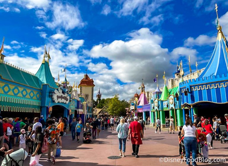 PHOTOS: The Crowds & Wait Times are Making Us Cringe in Disney World ...