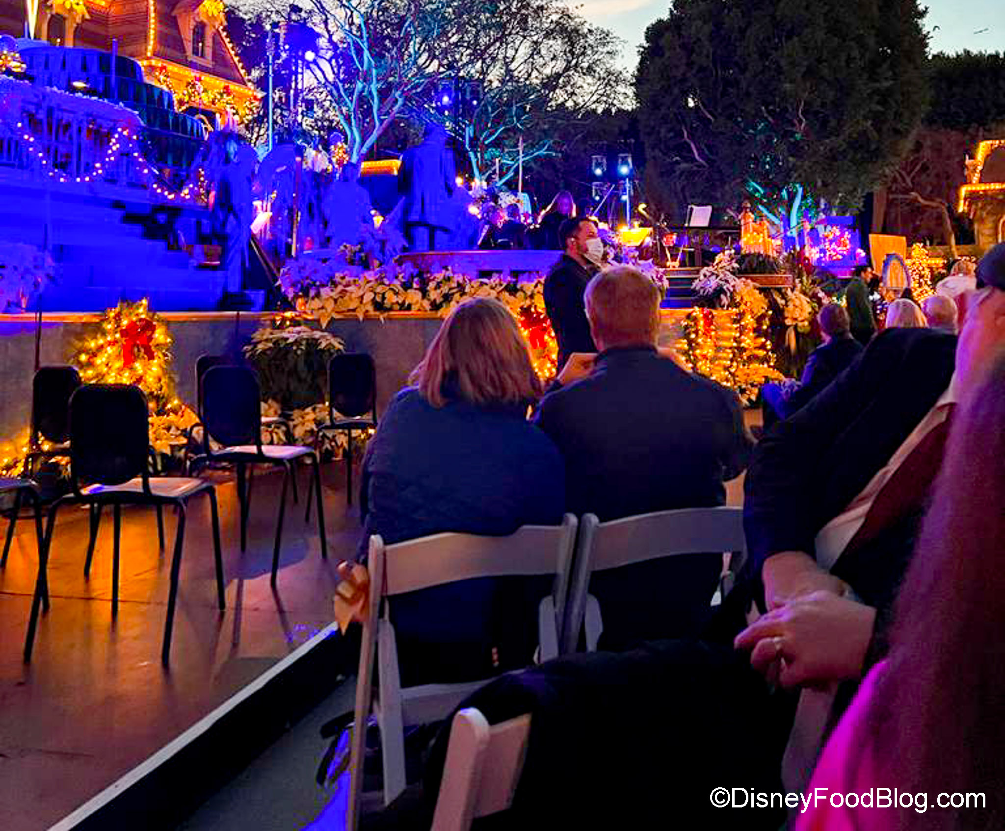 PHOTOS The Candlelight Processional Returns to Disneyland Disney by Mark