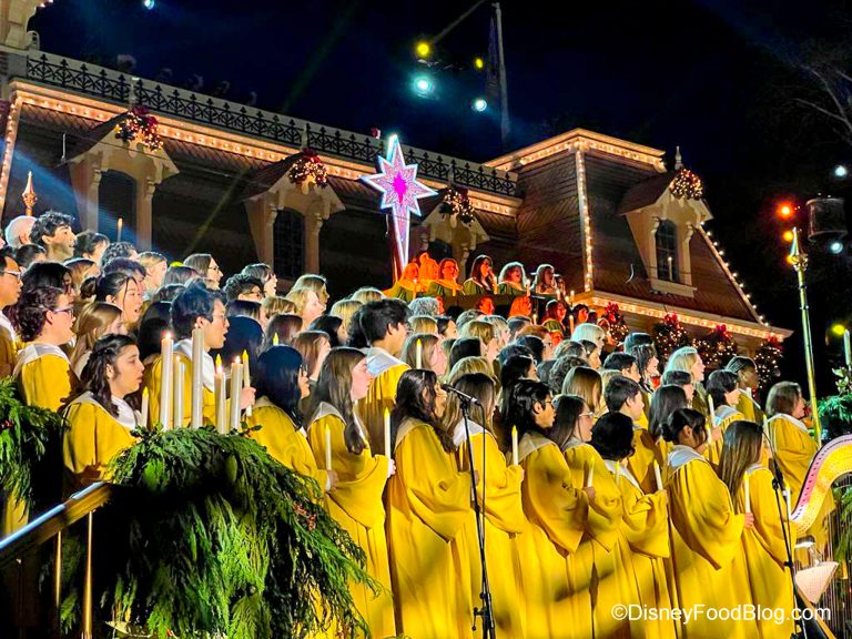 PHOTOS The Candlelight Processional Returns to Disneyland Disney by Mark