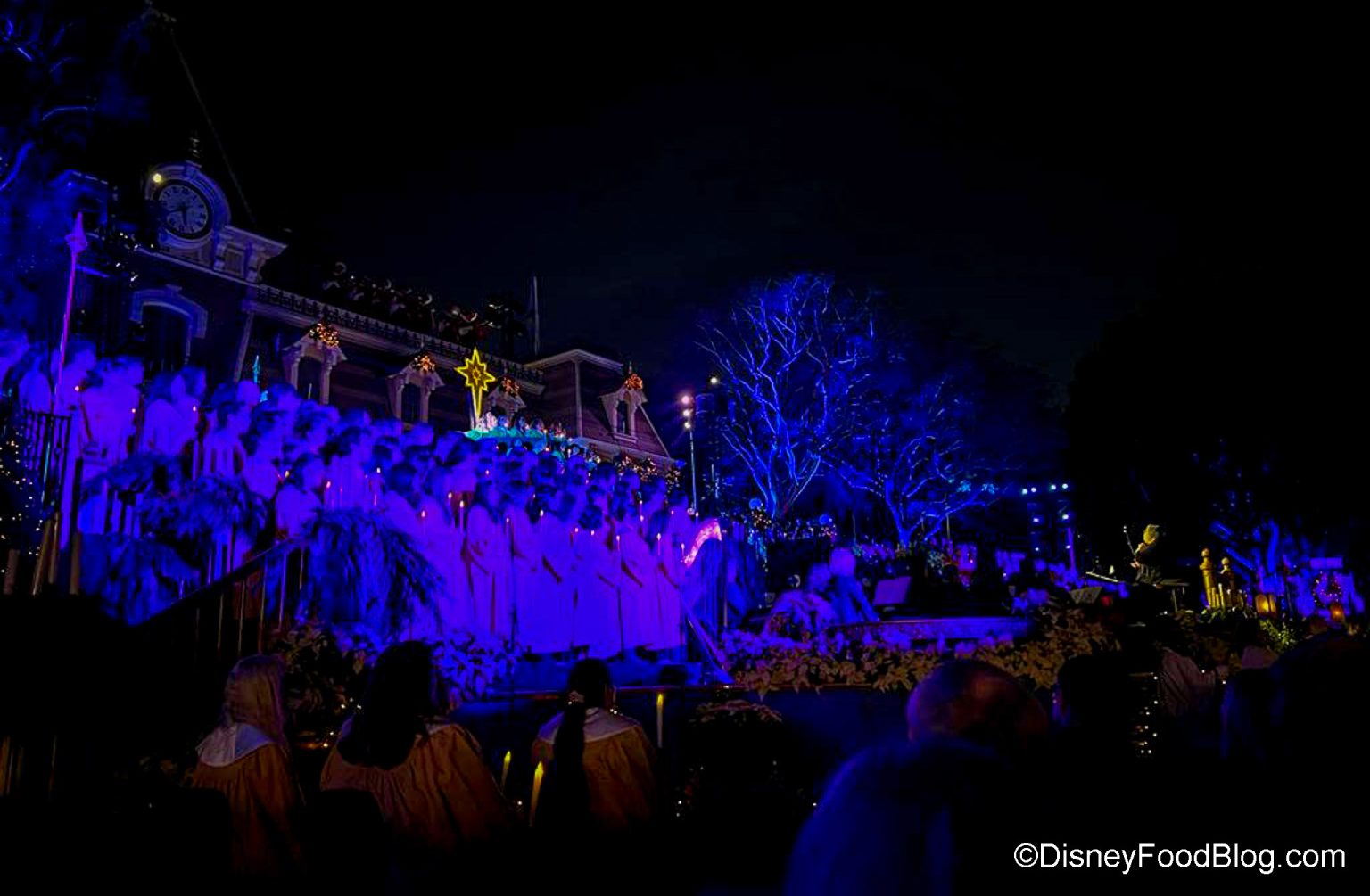 PHOTOS The Candlelight Processional Returns to Disneyland the disney