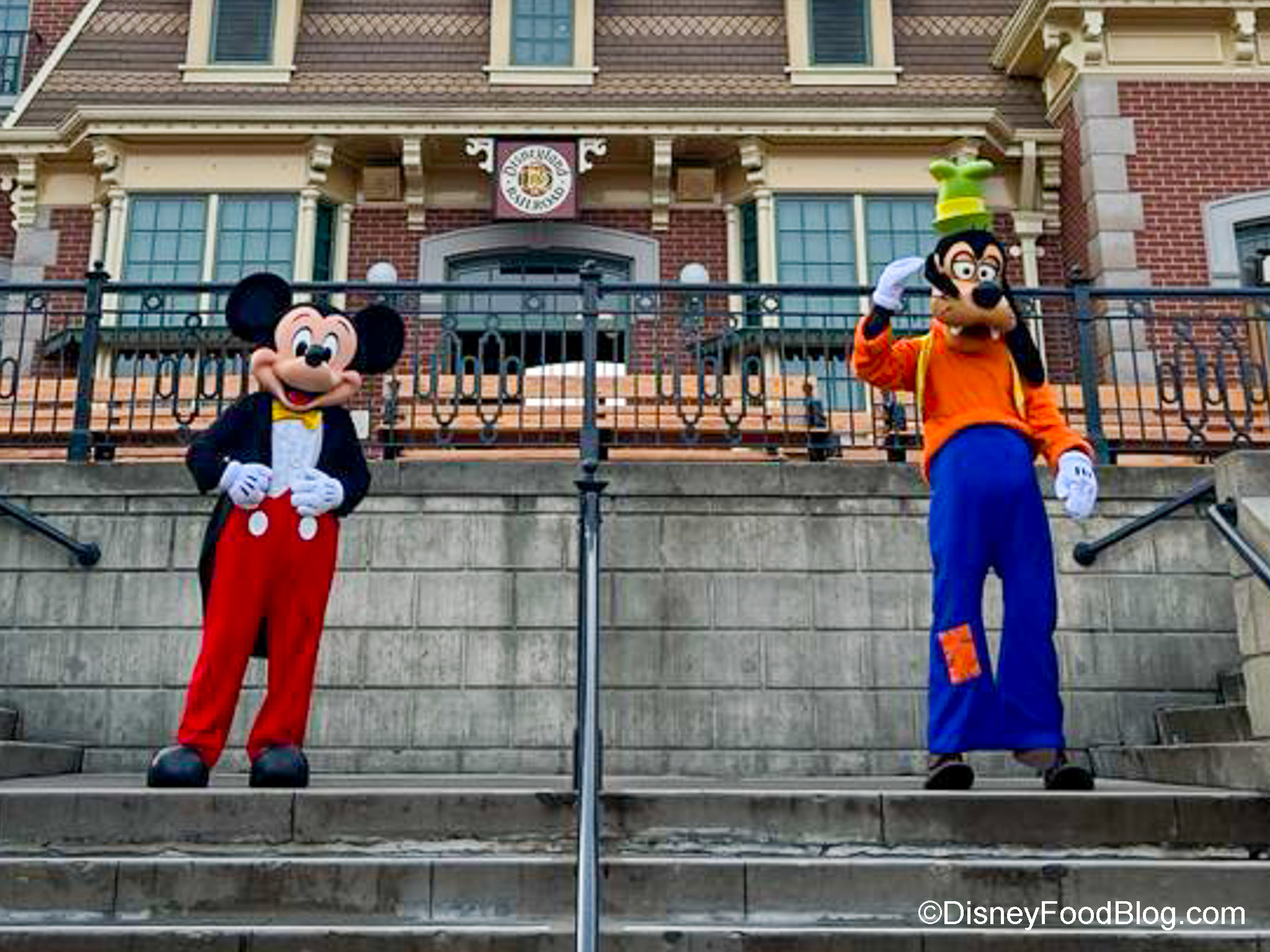 New Minnie Mouse Jogger Pants Sprint into Disneyland Resort - WDW News Today