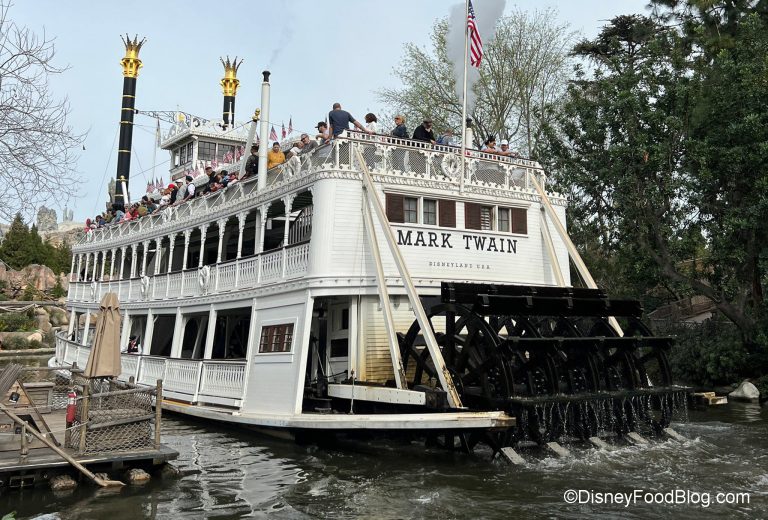 mark twain riverboat disneyland closed