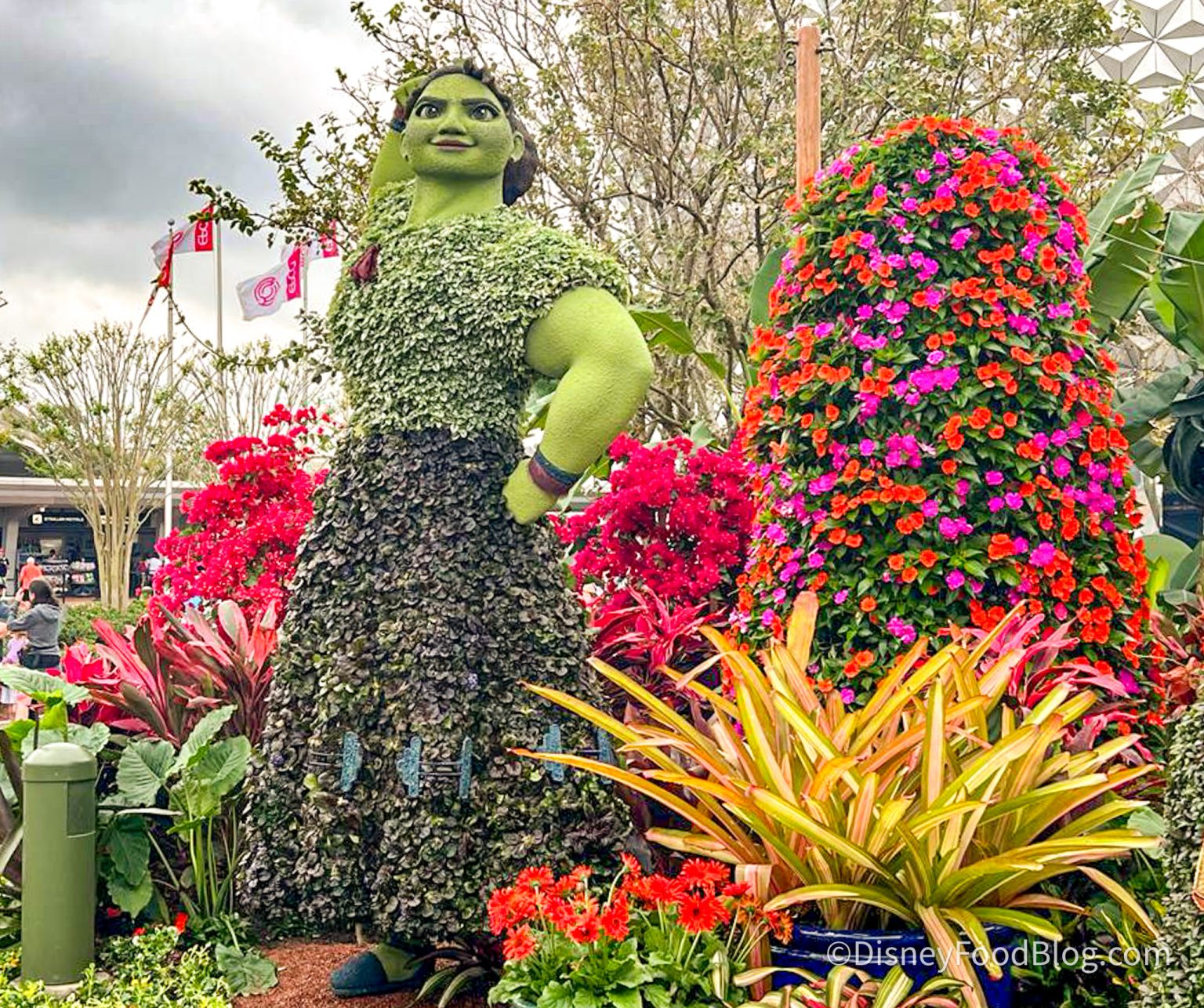 VIDEO: See the NEW ‘Encanto’ Topiaries at the EPCOT Flower and Garden