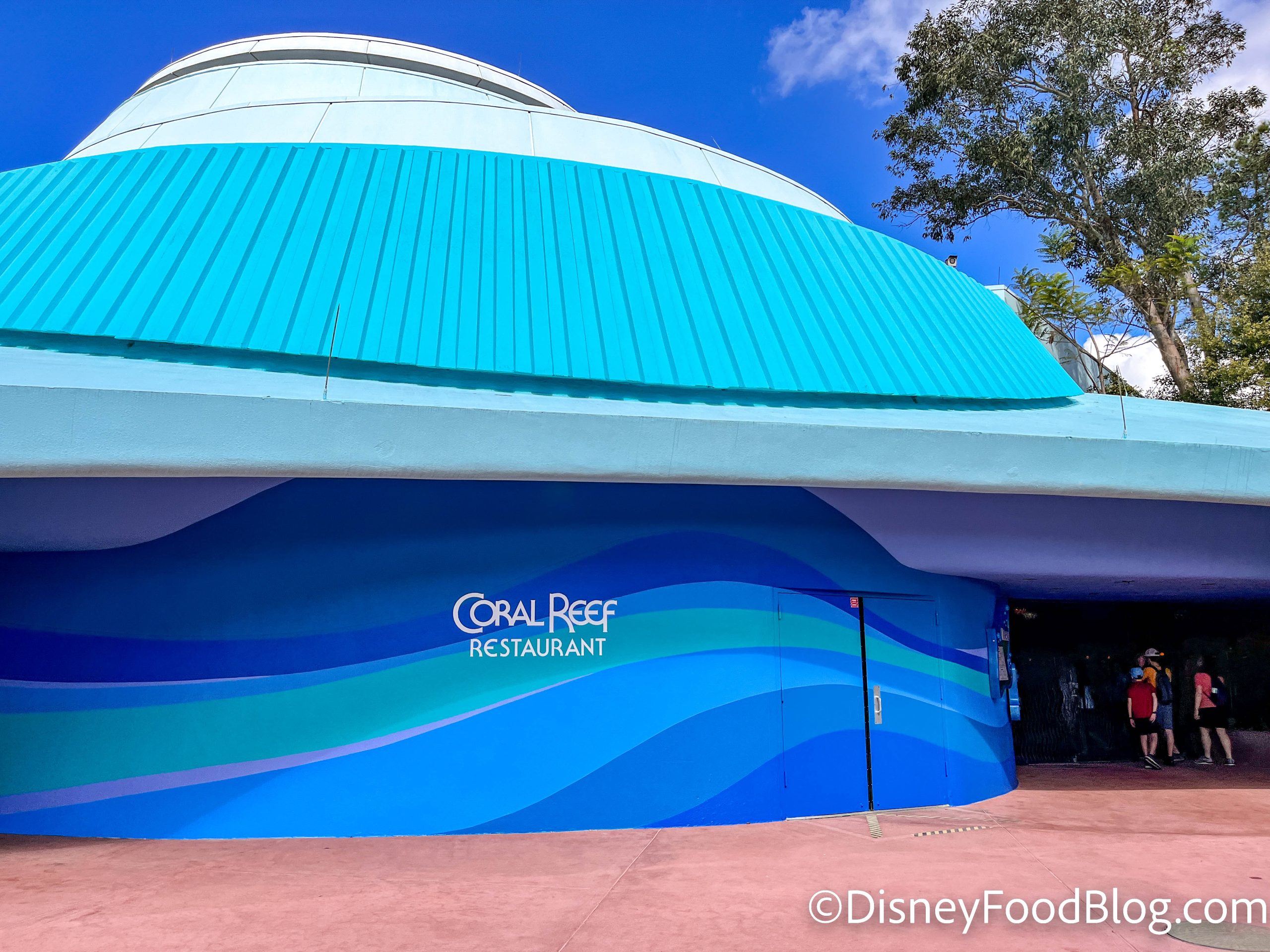 https://www.disneyfoodblog.com/wp-content/uploads/2023/02/wdw-2022-epcot-coral-reef-restaurant-atmosphere_-scaled.jpg