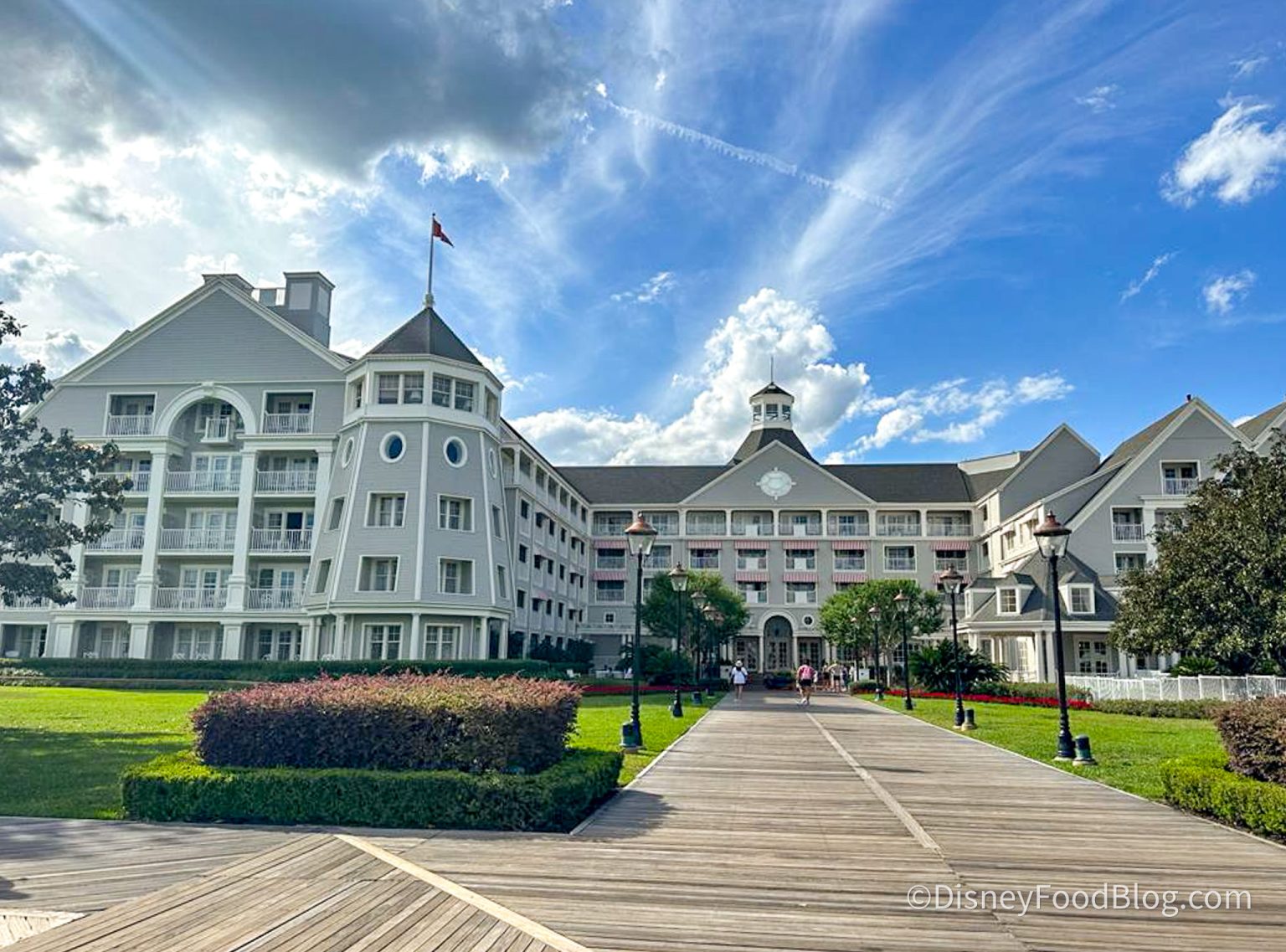 pros and cons of disney yacht club resort