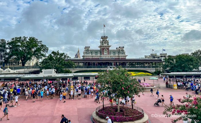 2023-wdw-magic-kingdom-park-entrance-atm