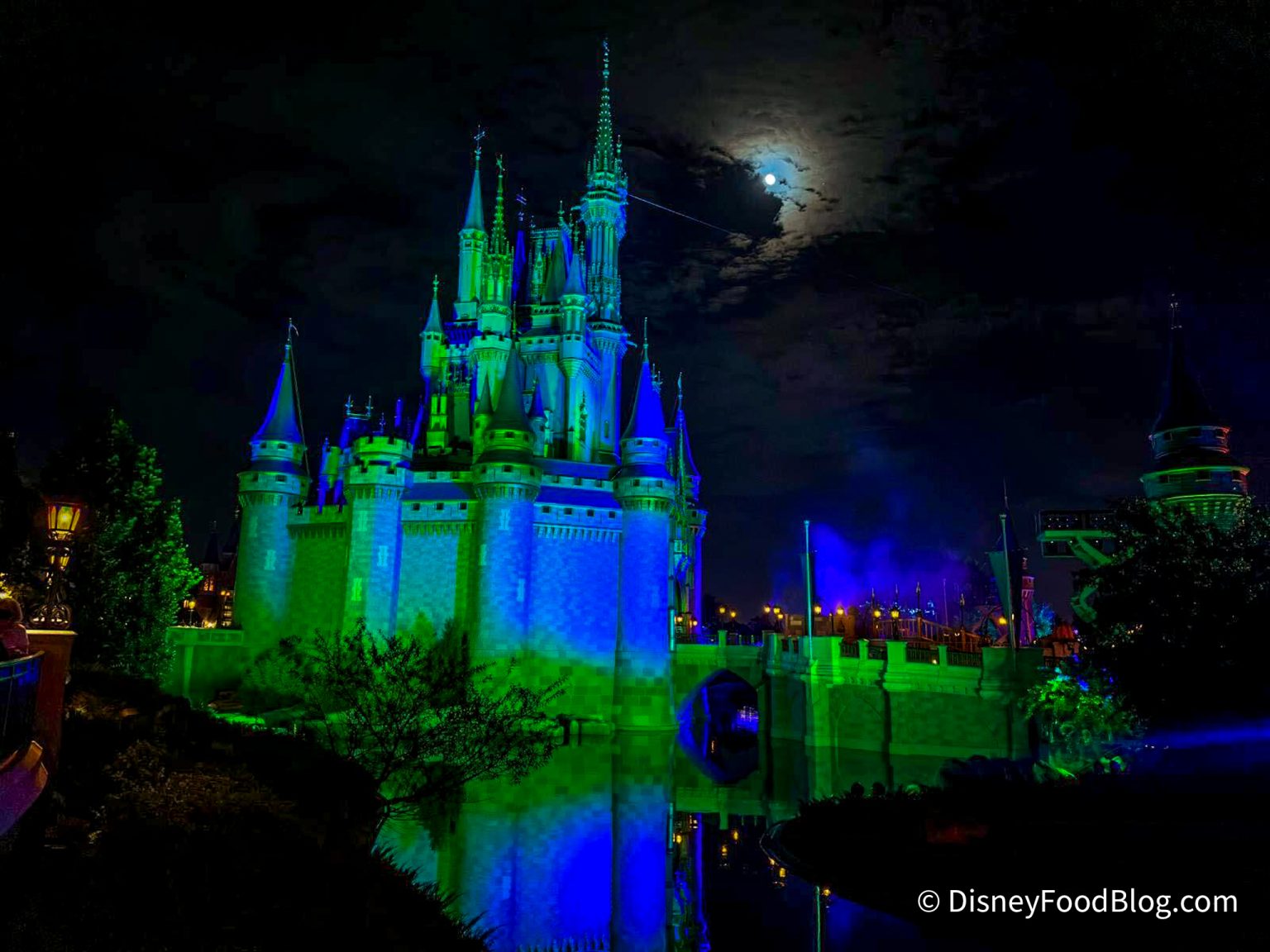 NEWS An Exclusive Hotel Perk Is Returning To Disney World In 2024   2023 Wdw Mk Cinderellas Castle Night Moon Mnsshp 1536x1152 