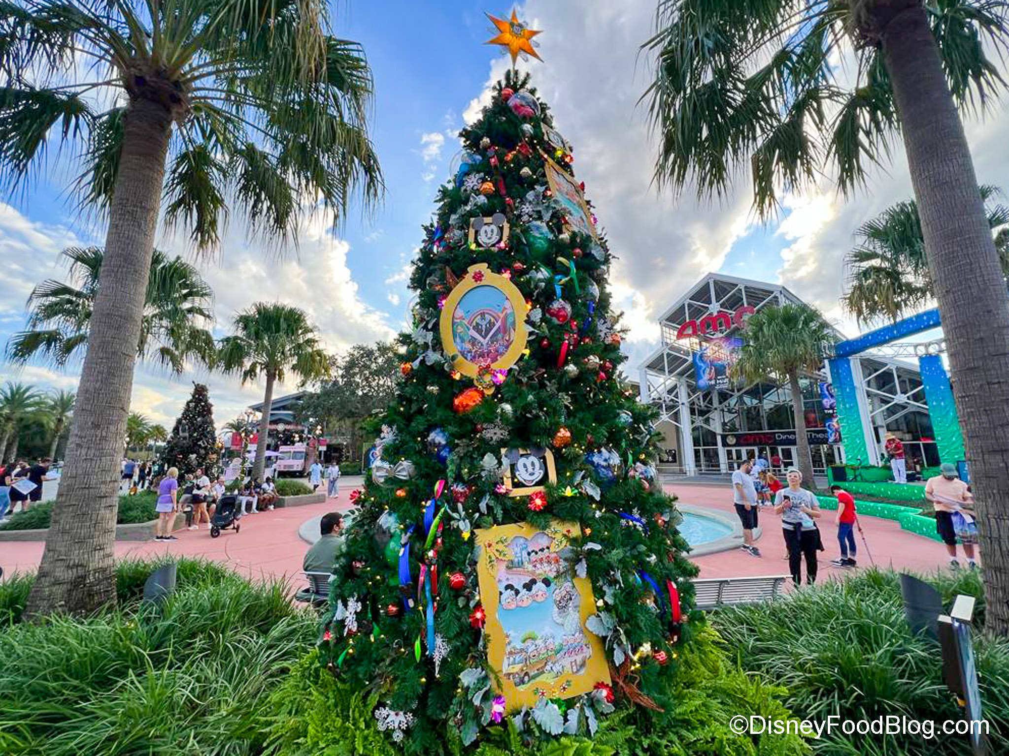 The Christmas Tree Stroll Is BACK in Disney Springs! ⋅ Disney Daily