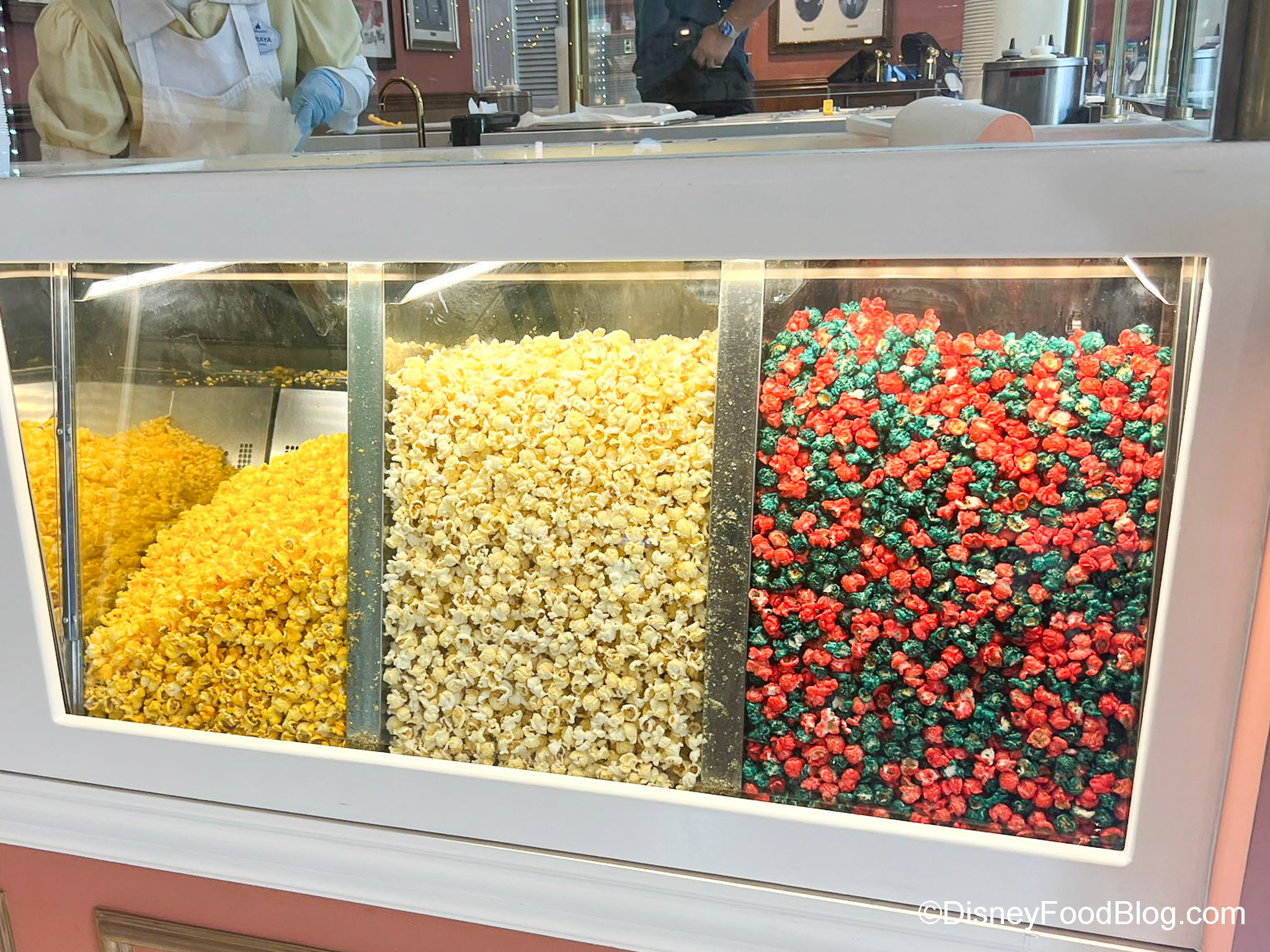 https://www.disneyfoodblog.com/wp-content/uploads/2023/11/2023-wdw-mk-main-street-confectionery-holiday-popcorn.jpg