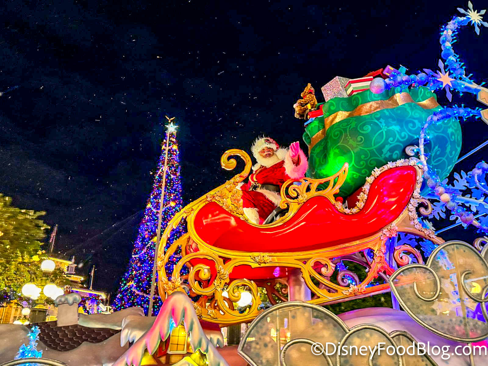 DFB Video The ULTIMATE Guide to Mickey's Very Merry Christmas Party