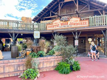 Frontierland Has Entered a New Era Thanks to These 4 Tiana's Bayou ...