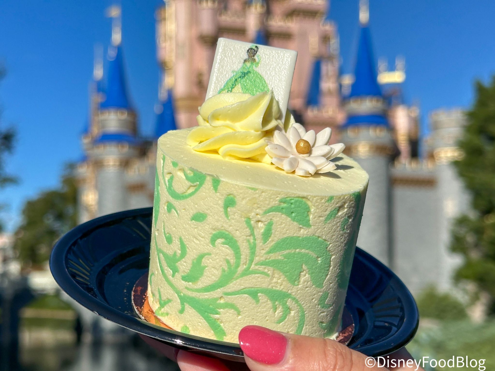 2024 Celebrate Soulfully Treat Reviews And Pics For Black History   2024 Wdw Mk Main Street Usa Main Street Bakery Starbucks Celebrate Soulfully Tiana Petit Cake Treat 2048x1536 