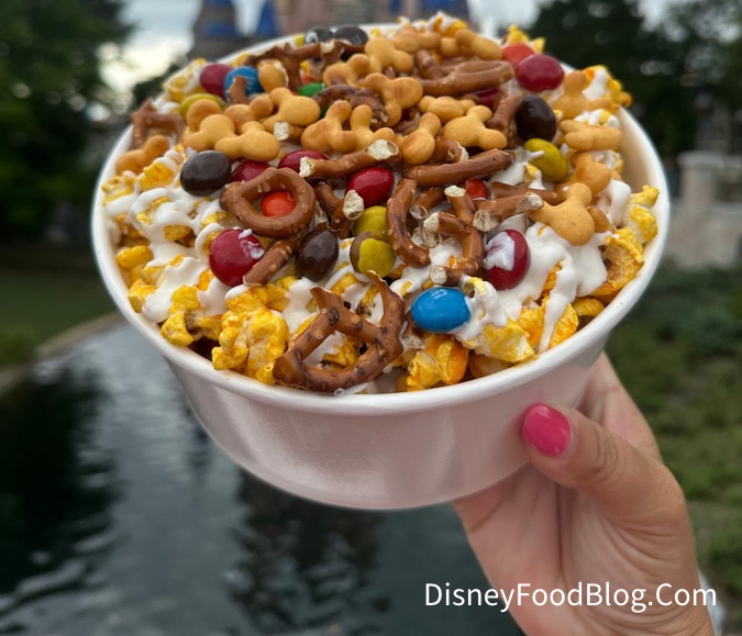 REVIEW: Tiana’s Bayou Adventure POPCORN Exists, and There’s Cheese Involved, People.