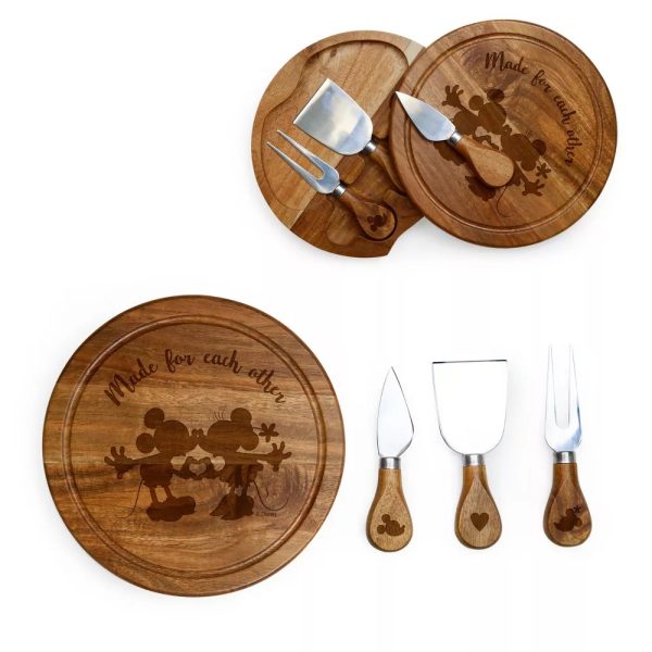 mickey-and-minnie-brie-cheese-board-set-