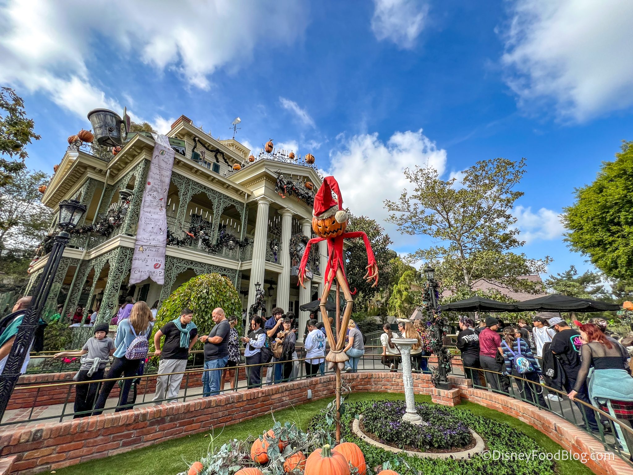 Closing Date Announced For Disneys Haunted Mansion Holiday Attraction