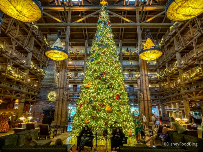 2024-wdw-wilderness-lodge-christmas-tree