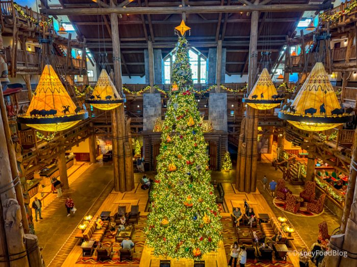 2024-wdw-wilderness-lodge-christmas-tree