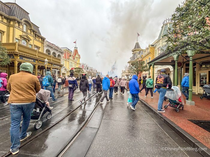 2025-WDW-magic-kingdom-rainy-day-crowds-