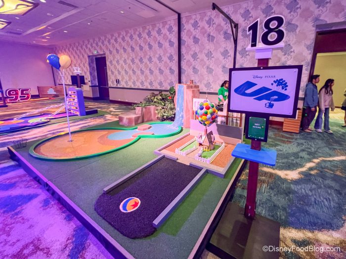 2025-dlr-pixar-place-hotel-pixar-putt-up