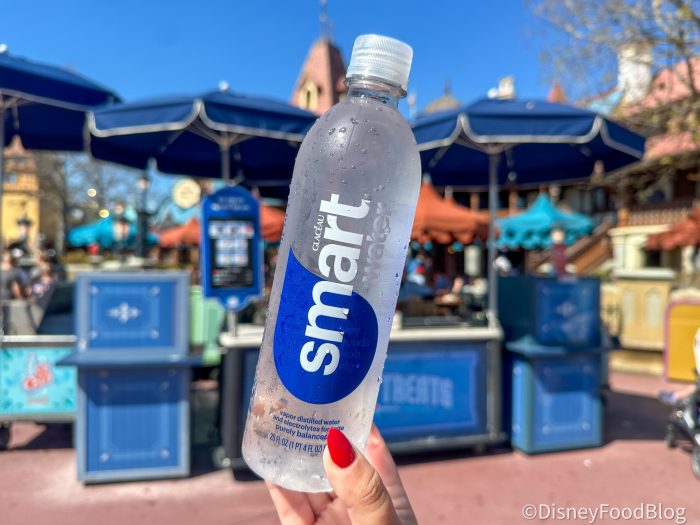 2025-wdw-mk-smart-water-snack-cart-fanta