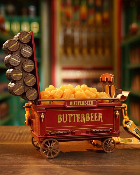 butterbeer-gummies-with-souvenir-cart-48